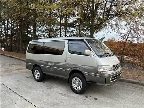 Объявления по сухопутным дорогам:: Toyota Hiace Super Custom Limited 4WD 1996 года выпуска