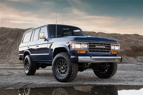 1988 Toyota FJ62 выезжает из нового завода TLC Automotive площадью 28 000 кв. футов