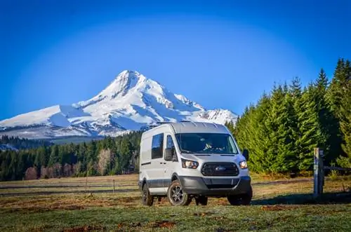 ROAMERICA предлагает бесплатные поездки на микроавтобусе для тех, кто пострадал от COVID-19