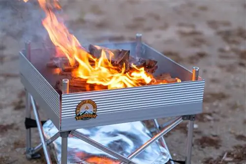 Гриль Trailblazer Fire Pit Grill весит 3 фунта и охлаждается за 90 секунд