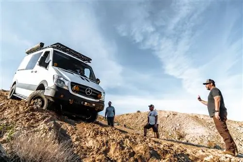 Автомобиль в центре внимания: внедорожник More.Van.Ever DRW Sprinter