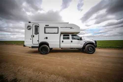 Вы бы купили этот кемпер за 190 000 долларов или за 19 000 долларов?