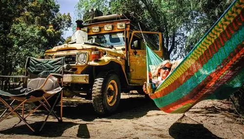 Приключение на суше: зачем брать с собой гамак?