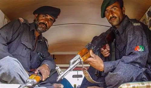 Landcruising Adventure: как вести себя с полицейскими во время посадки