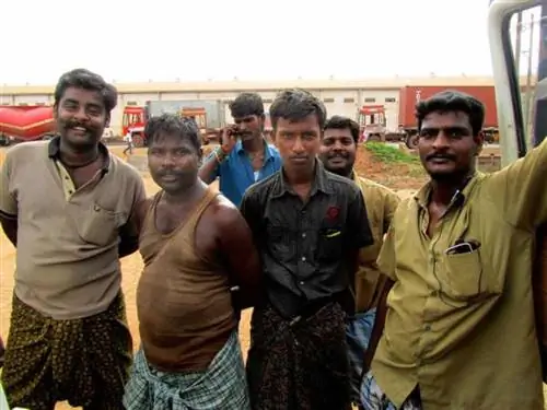 Поездка Начо Драйв: Машины сигналят, коровы едят мусор, а люди пялятся