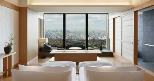 Номер Deluxe Palace с видом на сад в отеле Aman Tokyo.