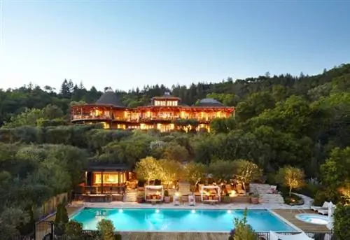 Долина Напа, Auberge du Soleil, изысканная кухня, 33 акра виноградников и оливковых рощ, элегантные особняки в стиле Французской Ривьеры, роскошный спа-салон
