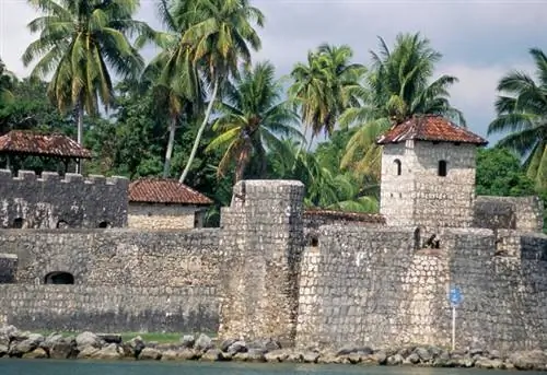 Кастильо-де-Сан-Фелипе, Лаго-де-Исабаль, Гватемала, Центральная Америка