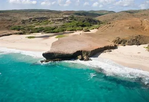 Аэрофотоснимок пляжа Дос-Плайя на восточном побережье, национальный парк Арикок, Аруба, Голландский Карибский бассейн