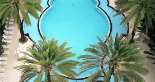 Майами-Бич: вечеринка у бассейна