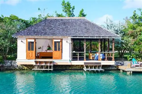 Коттедж Lagoon в GoldenEye на Ямайке стоит у воды.