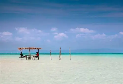 Пляж Манлави на острове Бикол, Карамоанские острова, Филиппины