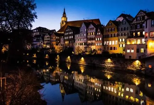 Это очаровательный швабский городок Тюбинген-Альтштадт в Германии.