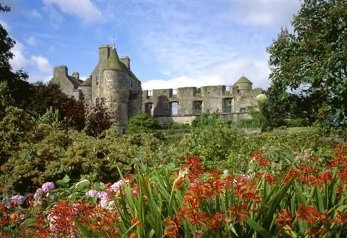 Фолклендский дворец и сад, Шотландия, дворец эпохи Возрождения.