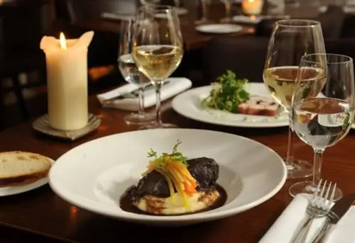 в городе Северный Квинсферри, ресторан The Wee