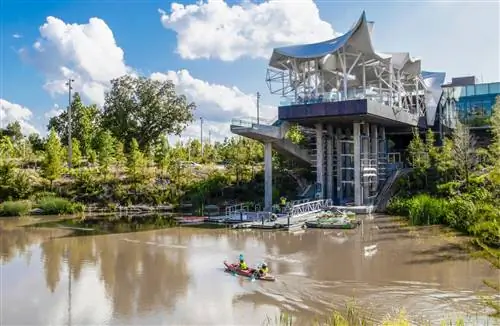 The Gathering Place предлагает посетителям бесплатный прокат лодок. The Gathering Place предлагает посетителям бесплатный прокат лодок.