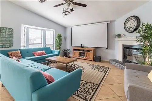 В этом пляжном домике Дестина, рассчитанном на 14 человек, достаточно места для размещения больших групп.