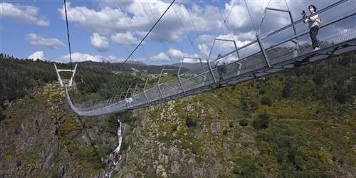 В Португалии открылся самый длинный в мире пешеходный мост