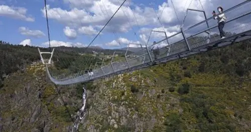 В Португалии открылся самый длинный в мире пешеходный мост