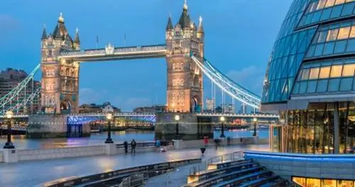 Великобритания возобновит международные поездки, добавив несколько стран в «зеленый список»