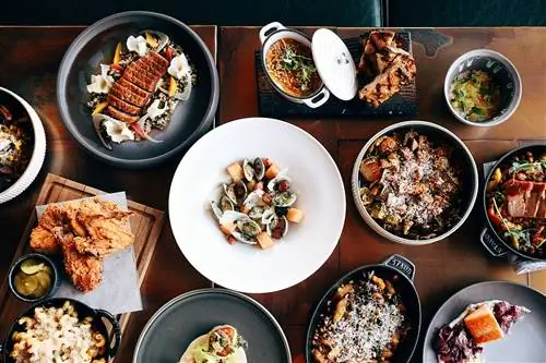 Если вы хотите попробовать еду Среднего Запада с изюминкой, попробуйте Stilwell в отеле Loews.