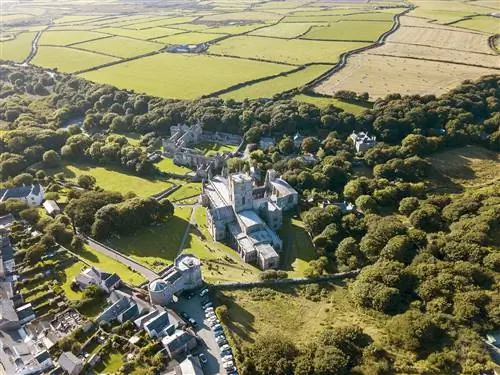 Особое очарование Пембрукшира включает собор в Сент-Дэвидсе.