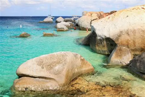 Залив Дьявола предлагает те же валуны, что и Ванны, но с меньшим количеством людей.