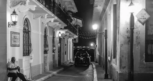 Почему вам нужно посетить этот искупленный гангстерский рай