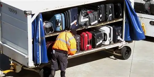 Авиакомпании продолжают зарабатывать миллиарды на дополнительных комиссиях