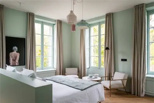 Любители искусства и природы, посещающие Живерни, будут очарованы пребыванием в близлежащем Domaine de Primard.