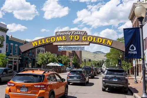 Голден, причудливый городок в 15 милях от Денвера, предлагает хорошую возможность для однодневной поездки до или после поездки на поезде.