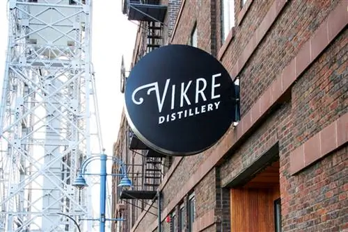 Vikre Distillery напоминает о скандинавских корнях Миннесоты с помощью аквавита ручной работы.