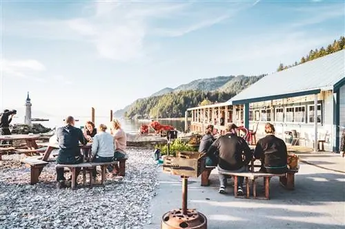 Начните свой тур по ферме с фермы Taylor Shellfish, которая находится в 15 минутах езды к северу от Эдисона.