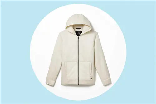 Толстовка Eco Space Hoodie выпускается в цветах «Зимний белый», который можно увидеть здесь, а также в цветах «Зеленый охотник» и «Черный оникс».