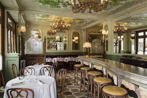 Трудно ошибиться, сделав заказ в Le Chardenoux в 11-м округе.