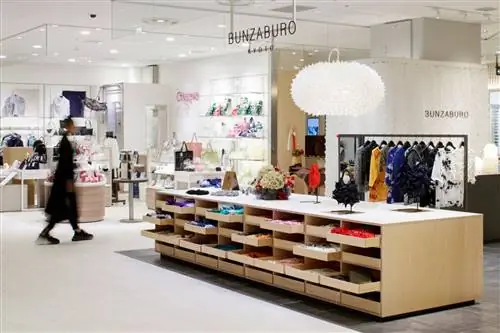 Бунзабуро продает одежду и аксессуары в Киото уже более 100 лет.