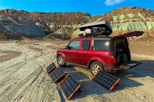 «В течение двух месяцев я путешествовал вверх и вниз по Западному побережью, наконец достигнув дна в Лос-Анджелесе, прежде чем решил прорваться на восток через выжженные солнцем равнины Калифорнии, Невады и Юты [на фото]».