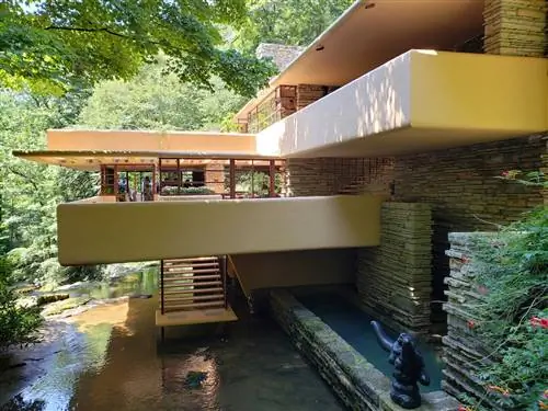 Fallingwater был вдохновлен японским дизайном и прославляет отношения между человеком, дизайном и природой.