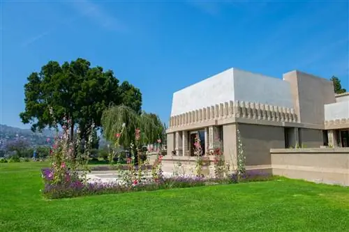 Hollyhock House - фантастический пример доколумбовой эпохи Райта.