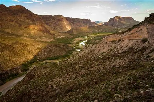 Рио-Гранде проходит вдоль государственного парка Big Bend Ranch.