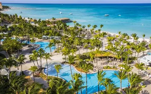 Наполните свои дни в отеле Hilton Aruba водными видами спорта, спа-процедурами и семейными мероприятиями.