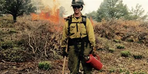 Самая крутая профессия в путешествии: каково быть пожарным в дикой местности
