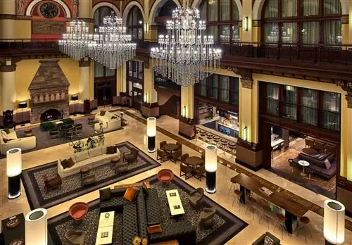В вестибюле отеля Union Station в Нэшвилле есть отсылки к историческому вокзалу Теннесси.