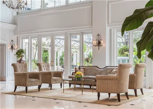 Отель Ritz-Carlton New Orleans занимает бывший торговый центр.