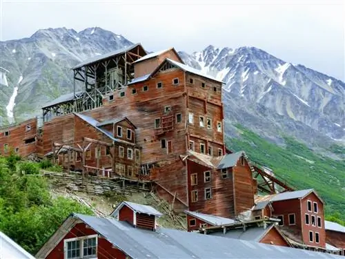Kennecott Mines, заброшенный шахтерский лагерь, является одной из достопримечательностей района Врангель-Стрит. Национальный парк Элиас Kennecott Mines, заброшенный шахтерский лагерь, является одной из достопримечательностей района Врангель-Стрит. Национальный парк Элиас