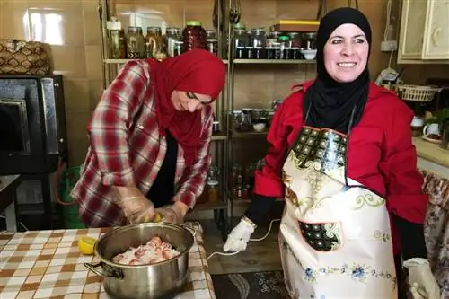 Beit Khayrat Souf - это социальное предприятие, которое предоставляет женщинам и молодежи возможности профессионального обучения и трудоустройства.