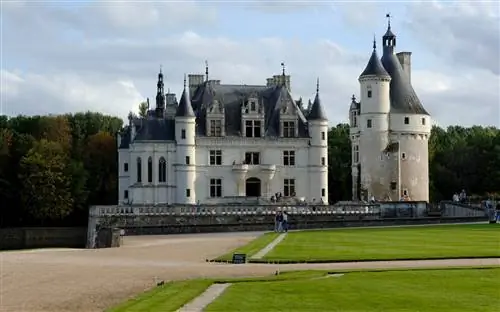 Один из самых красивых замков в долине Луары, Шато-де-Шенонсо был любимцем Екатерины Медичи.