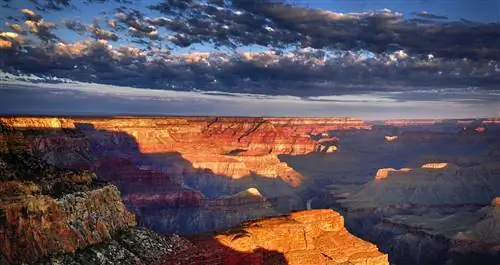 горизонтальный вид Гранд-Каньона на рассвете