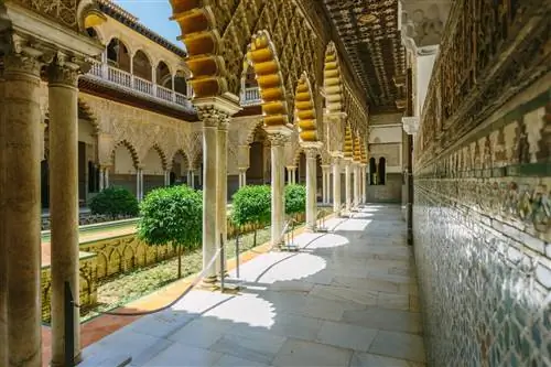Посещение Real Alcázar de Sevilla является изюминкой.