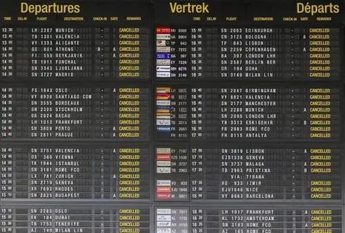 Табло вылета в международном аэропорту Брюсселя во время забастовки